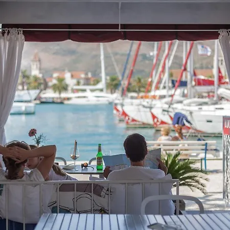 多姆斯马里蒂玛酒店 特罗吉尔