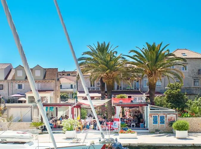 Domus Maritima 3* Τρογκίρ