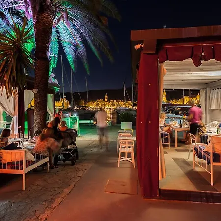 فندق Domus Maritima